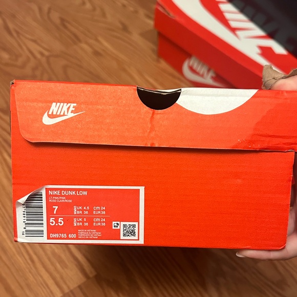 Pink Nike dunks - Picture 3 of 3